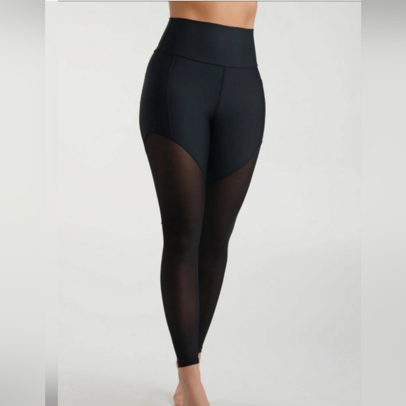 oraki Pants - NWOT ORAKI Ecomove and Mesh High-Rise Legging with Pockets Size M